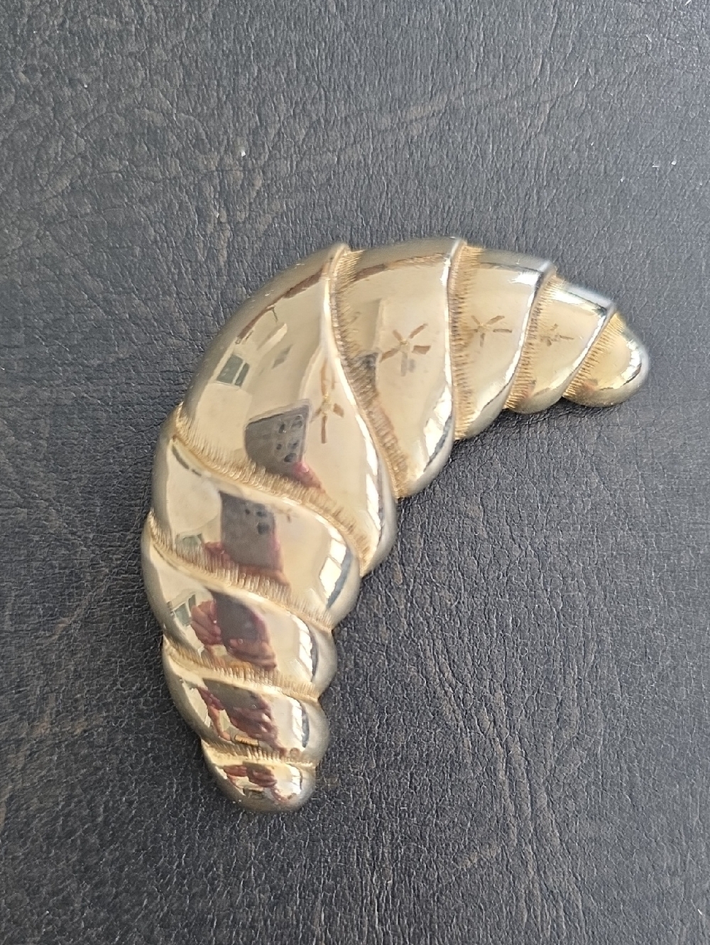 Vintage Signed M. Jent Gold Tone Coastal Summer Seashell Brooch Pin Trendy